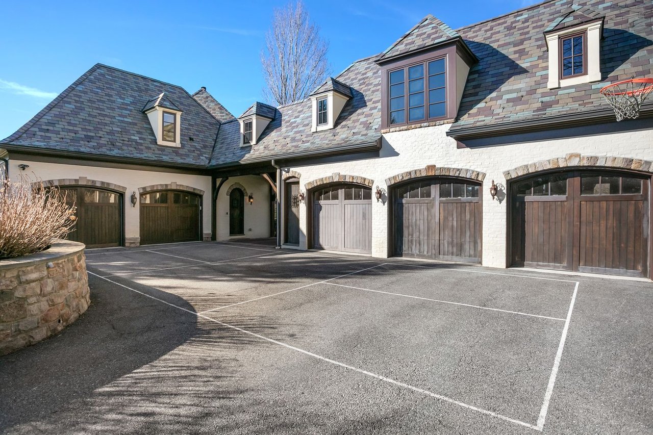 10721 Red Barn Ln