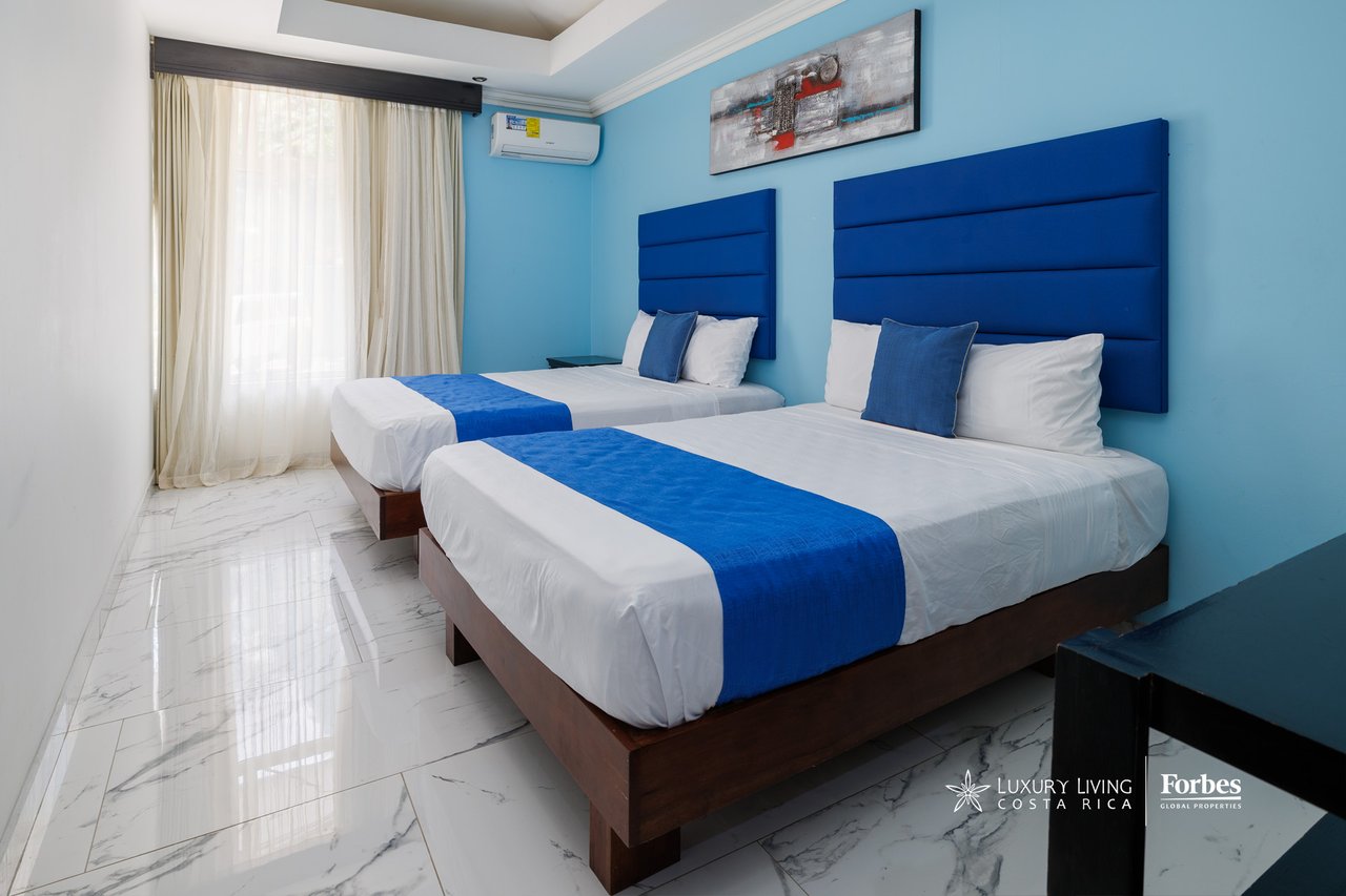 21455 - Remodeled Residence, 10 bedrooms, Near Marina Los Sueños with Views
