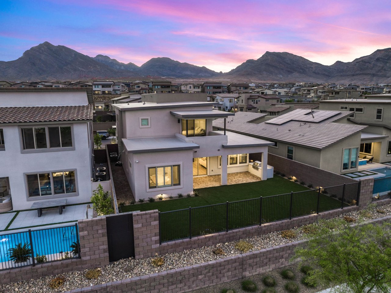 484 Windstone Crest