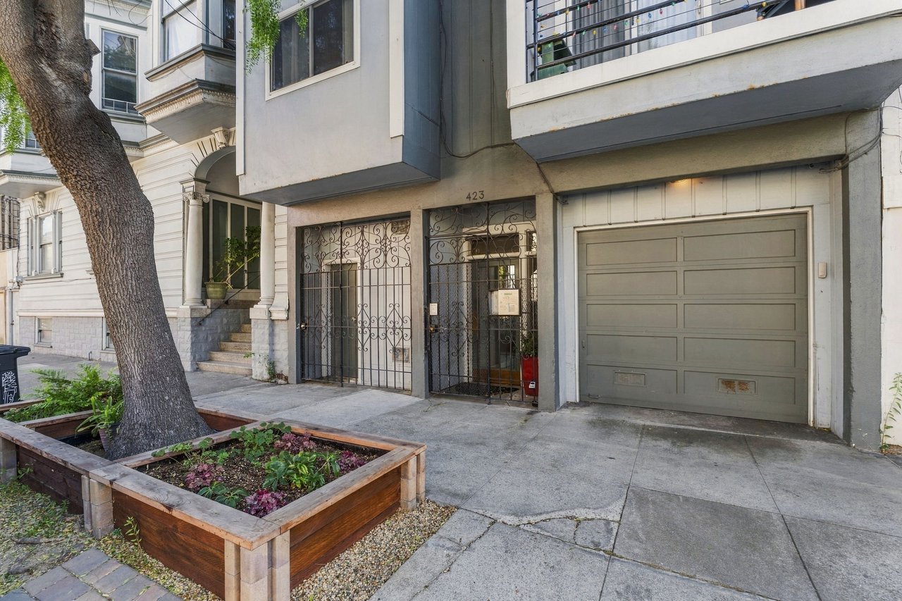 423 Waller St #8