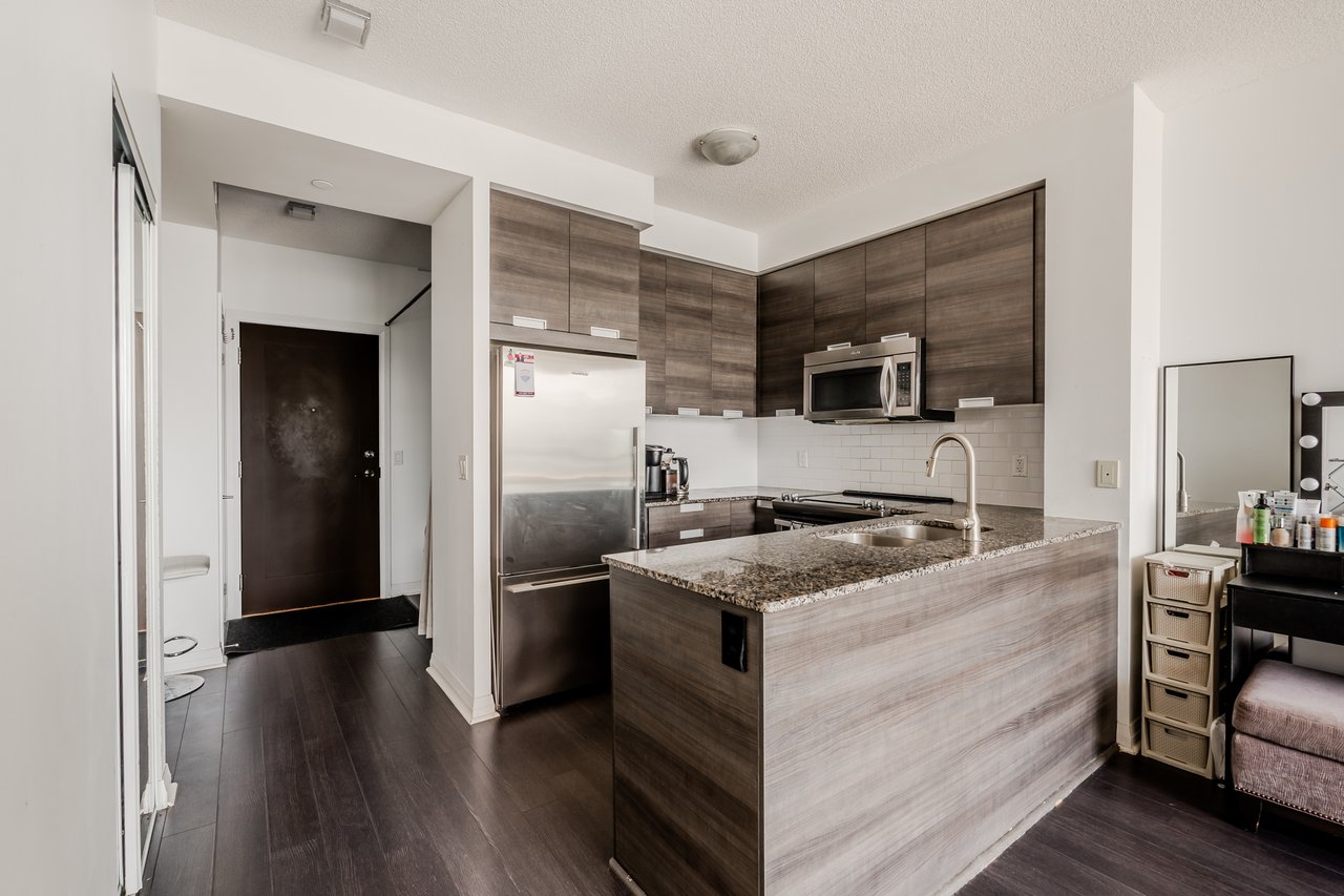 708-55 Eglinton Ave w