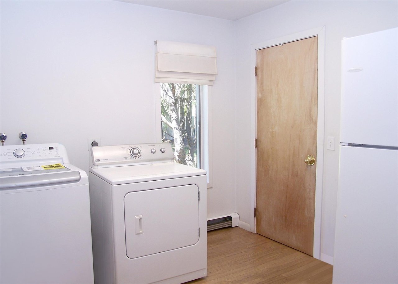 220 Bellport Ave