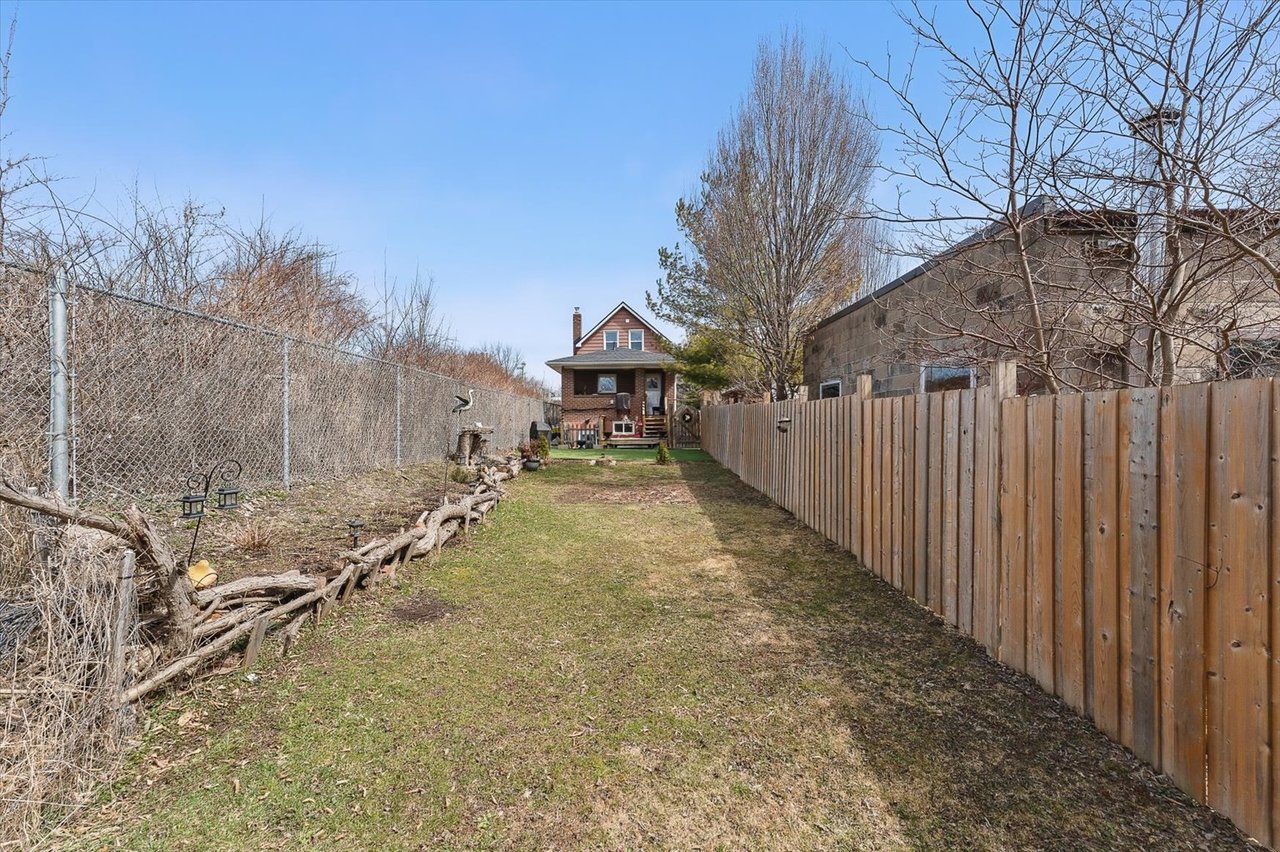 1106 Haig Blvd