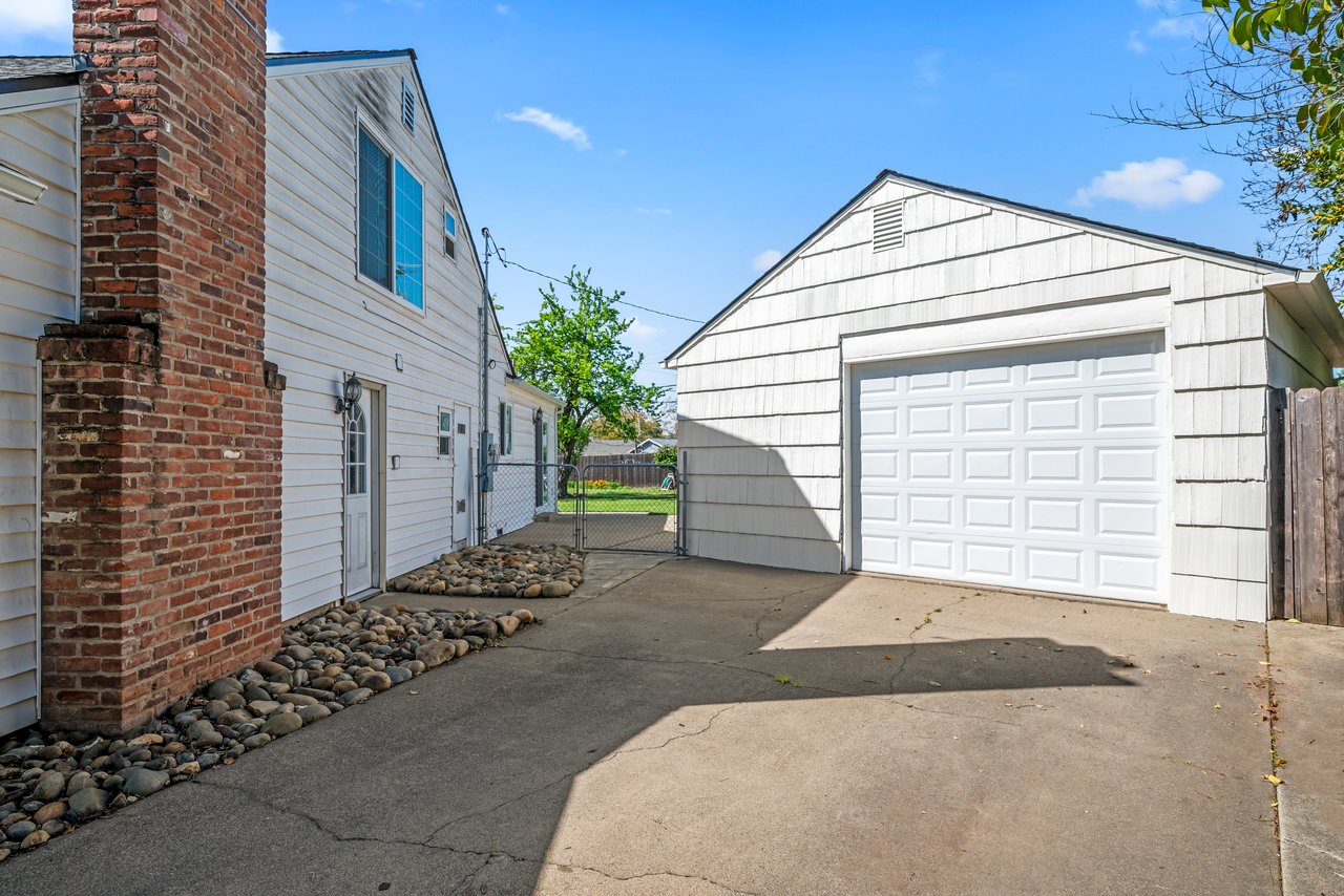 3529 Ridgewood Way