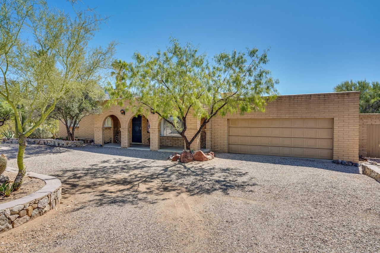 1129 W Fern Dr