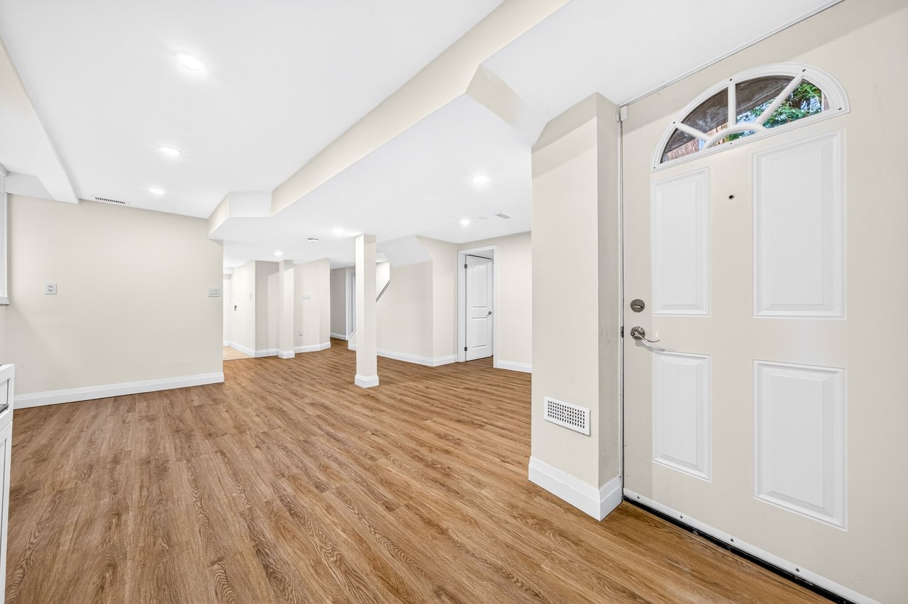 109 Valleymede Dr