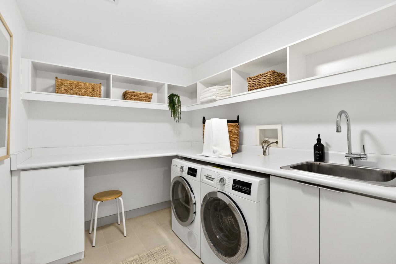 Suite 2806- 180 University Avenue