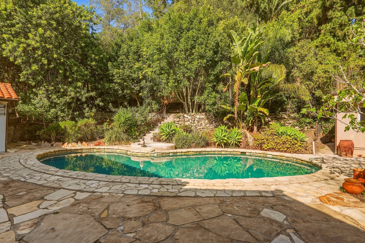 1260 Roscomare Rd
