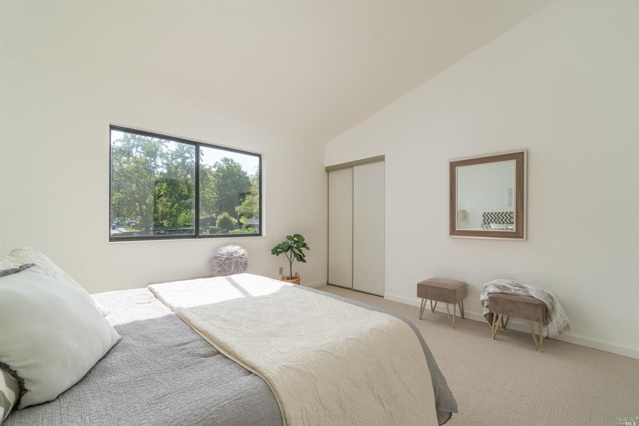 17 Cedarwood Ln