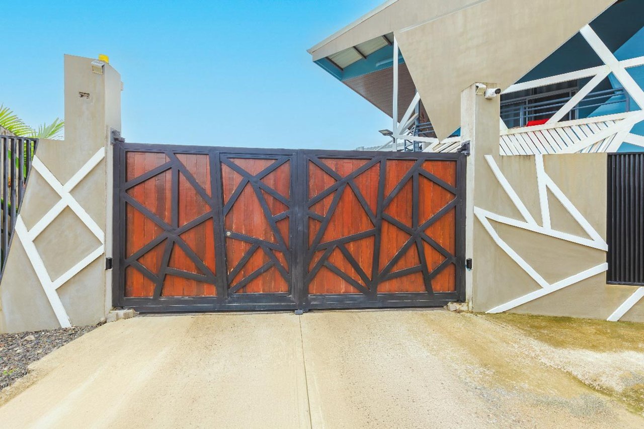 Resort-Hotel for Sale in Uvita – 12 Two-Bedroom Apartments & Pool