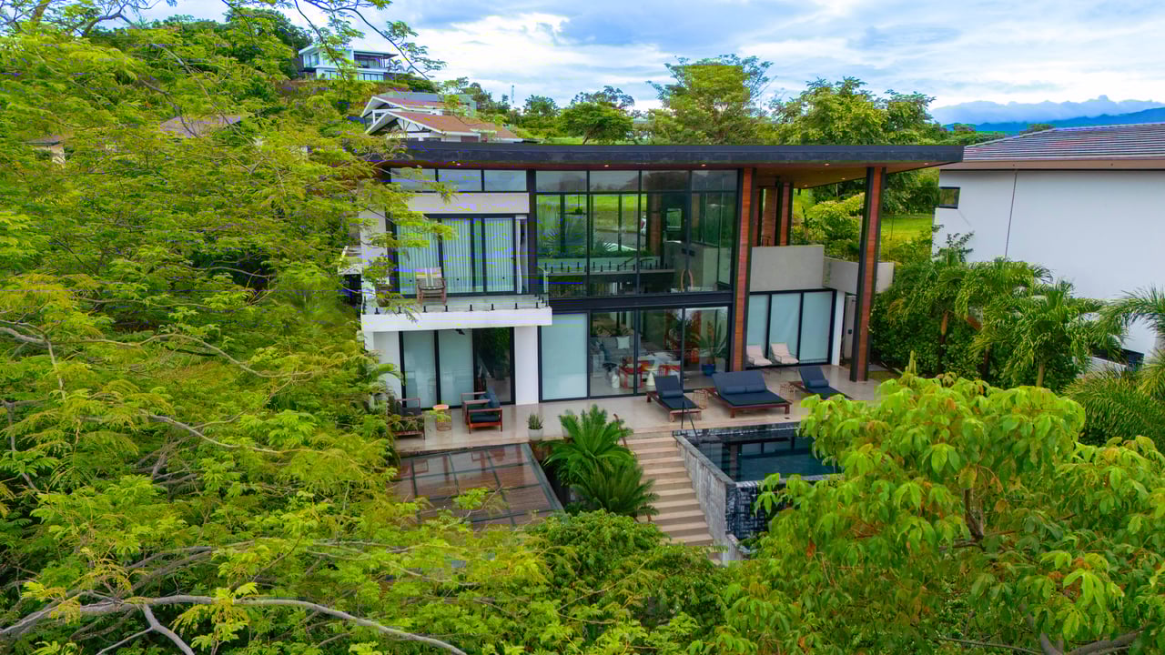 GARDEN HOUSE