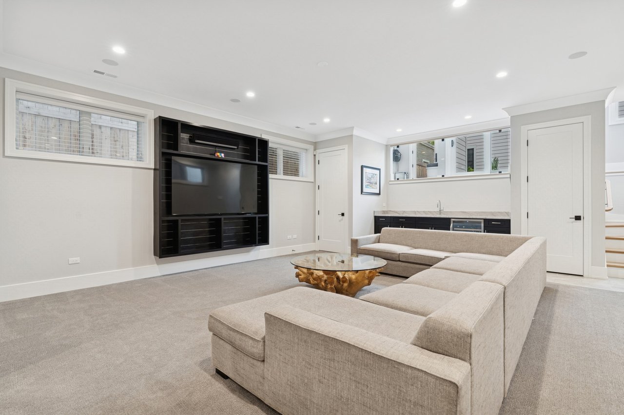 2026 W. Waveland- A North Center Gem!