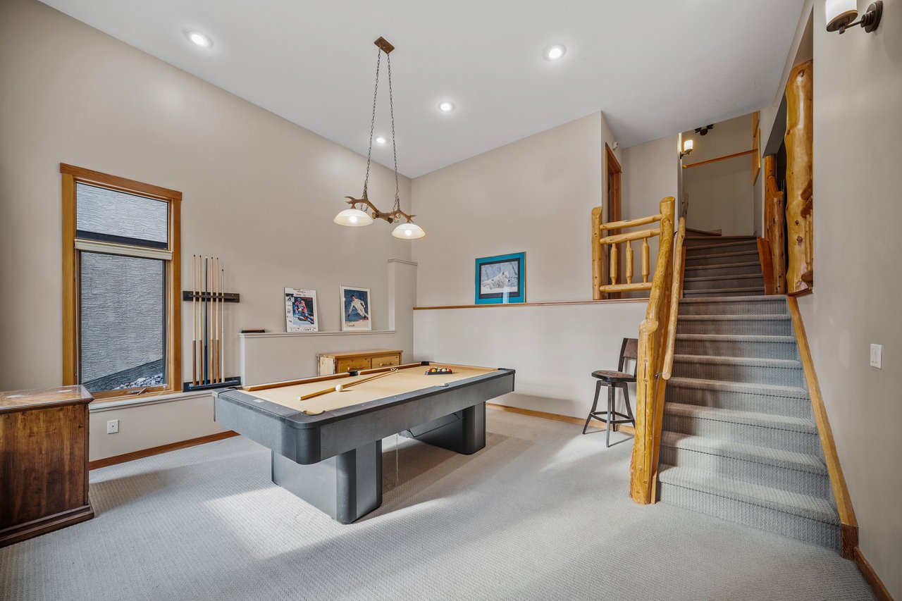 369 Eagle Heights