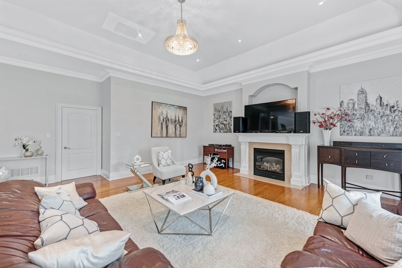 2126 Parker Dr