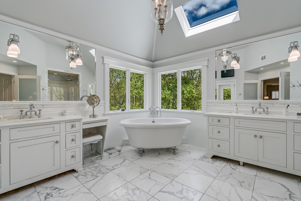 82 Woodman Ln