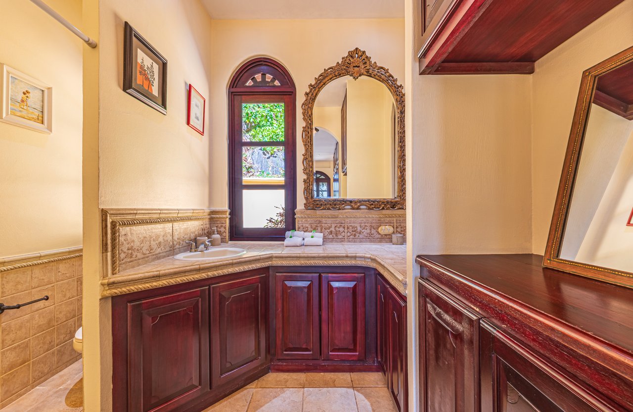 Nido Escondido, Playa Dominical