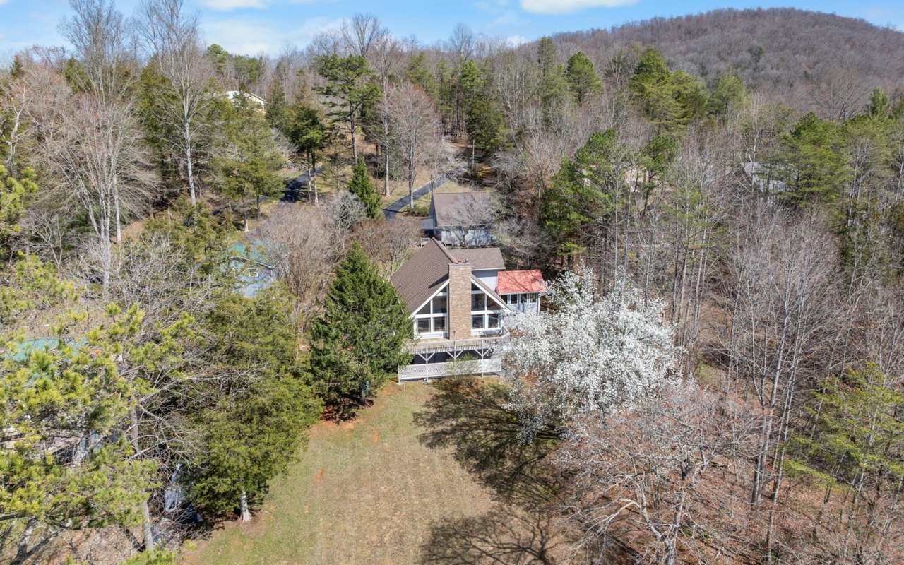 Wallace Luxury Spotlight | 345 Old Leadmine Bend Road Sharps Chapel, TN 37866