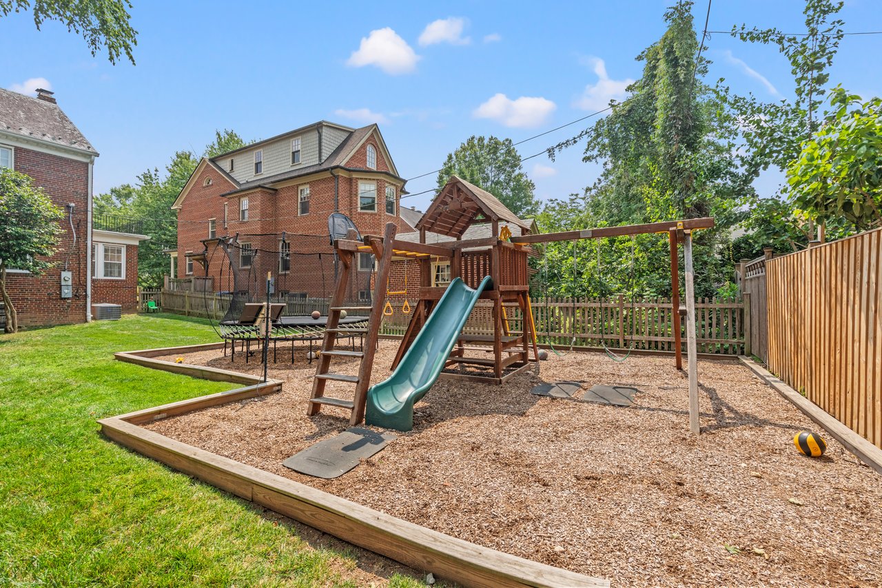 21 W Oak Street