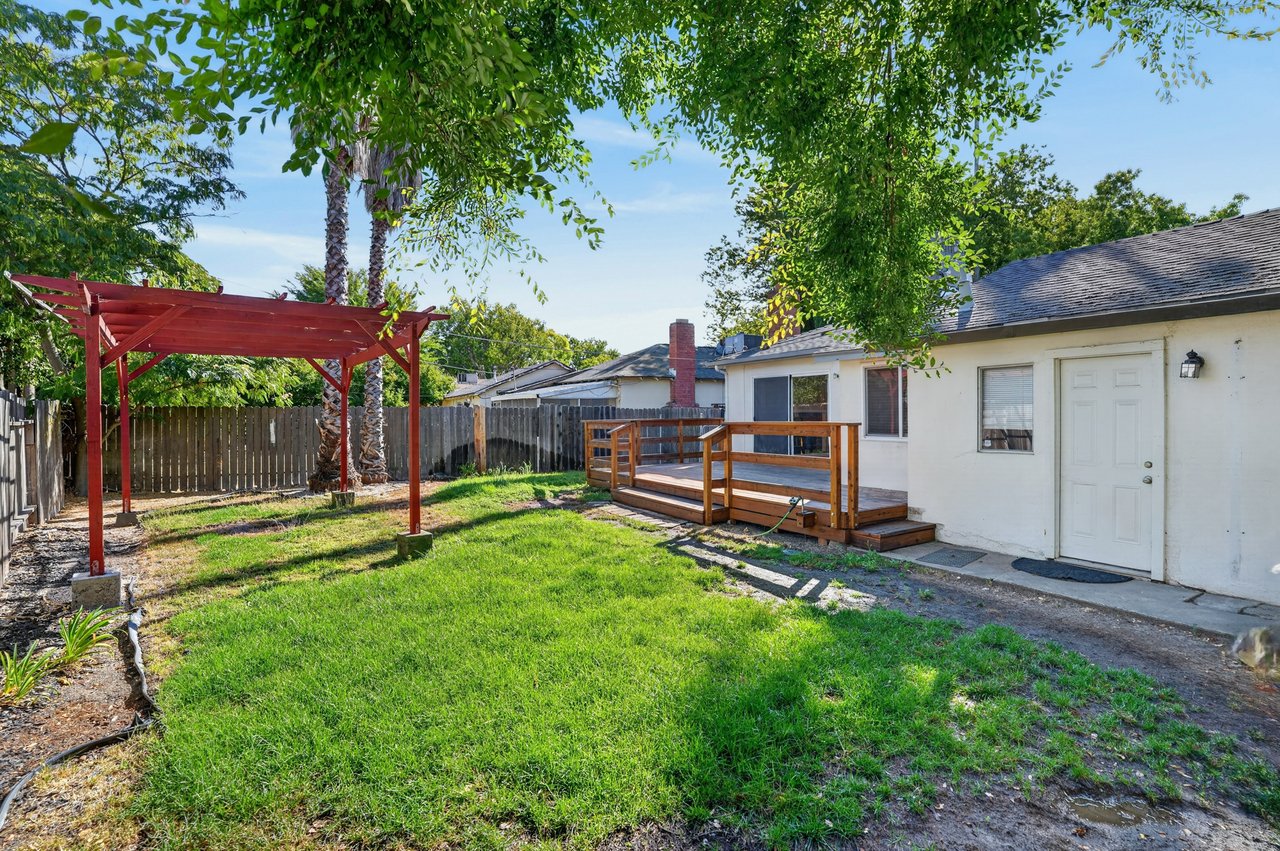 2121 50th Ave