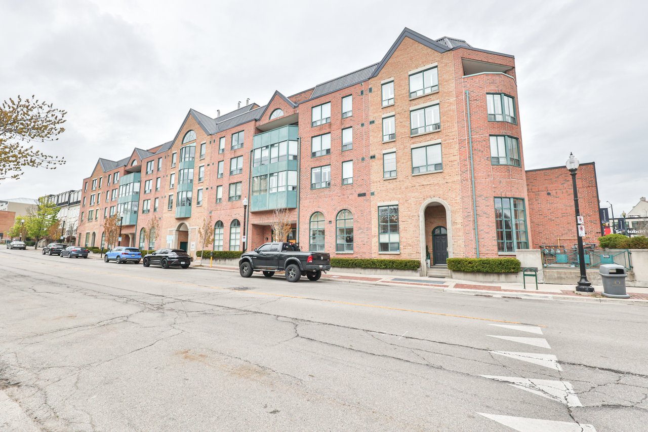 404-185 Robinson Street, Oakville