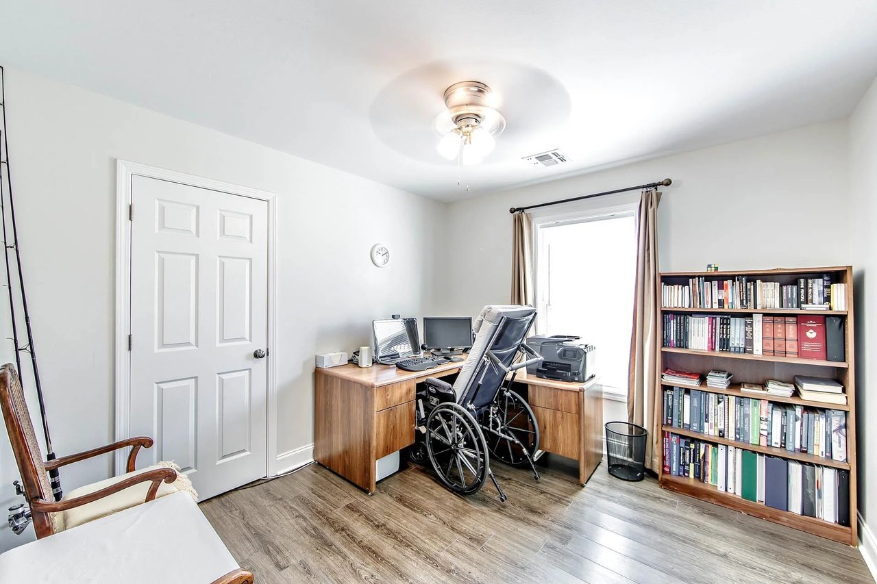 221 Darwen Dr
