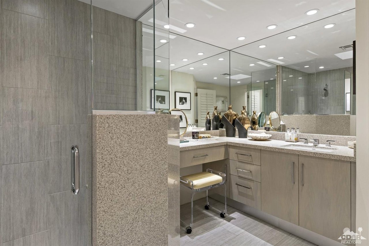 Welcome to Paradis! New to the Market, 6 Bdrm/ 6 Bth, 6,095 sq ft + Guest House. Offered at $3.495M