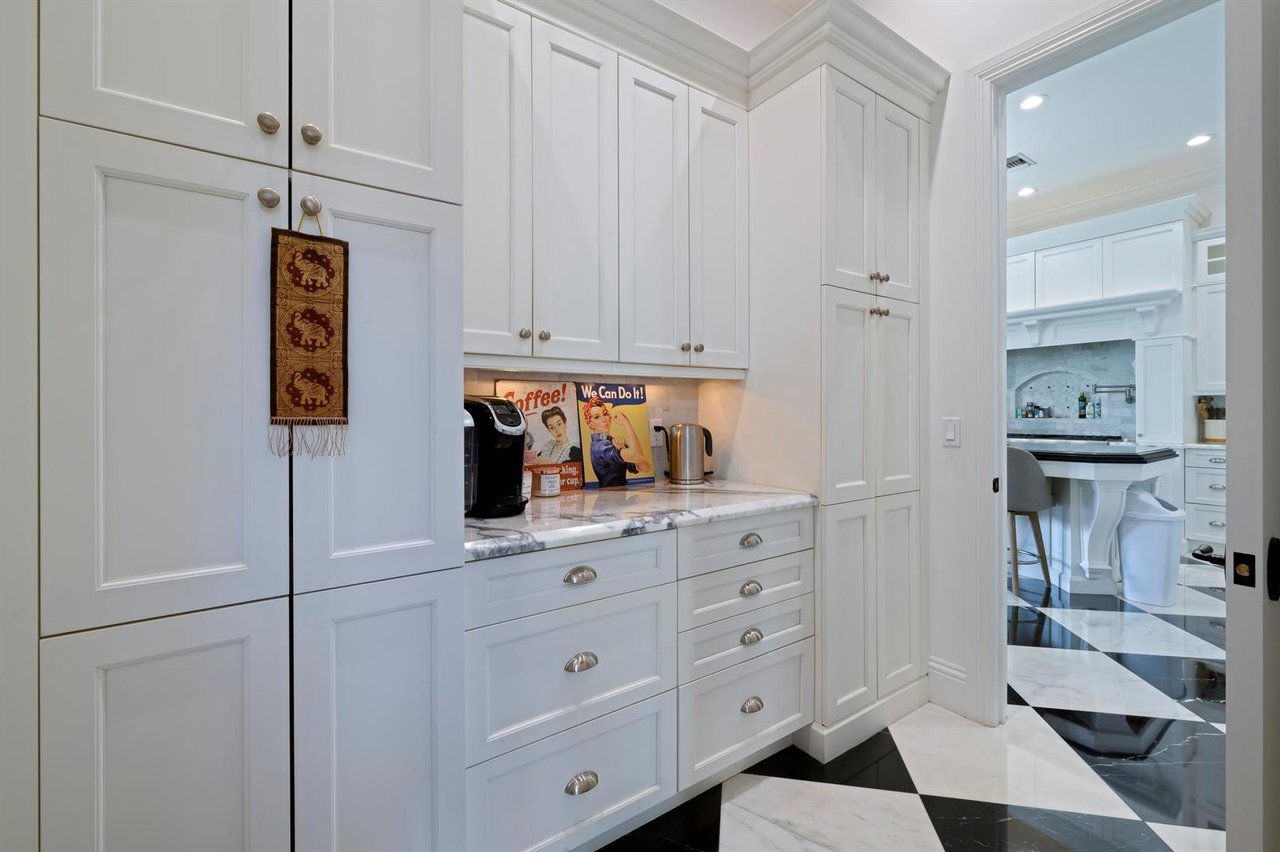 1950 Portage Landing N