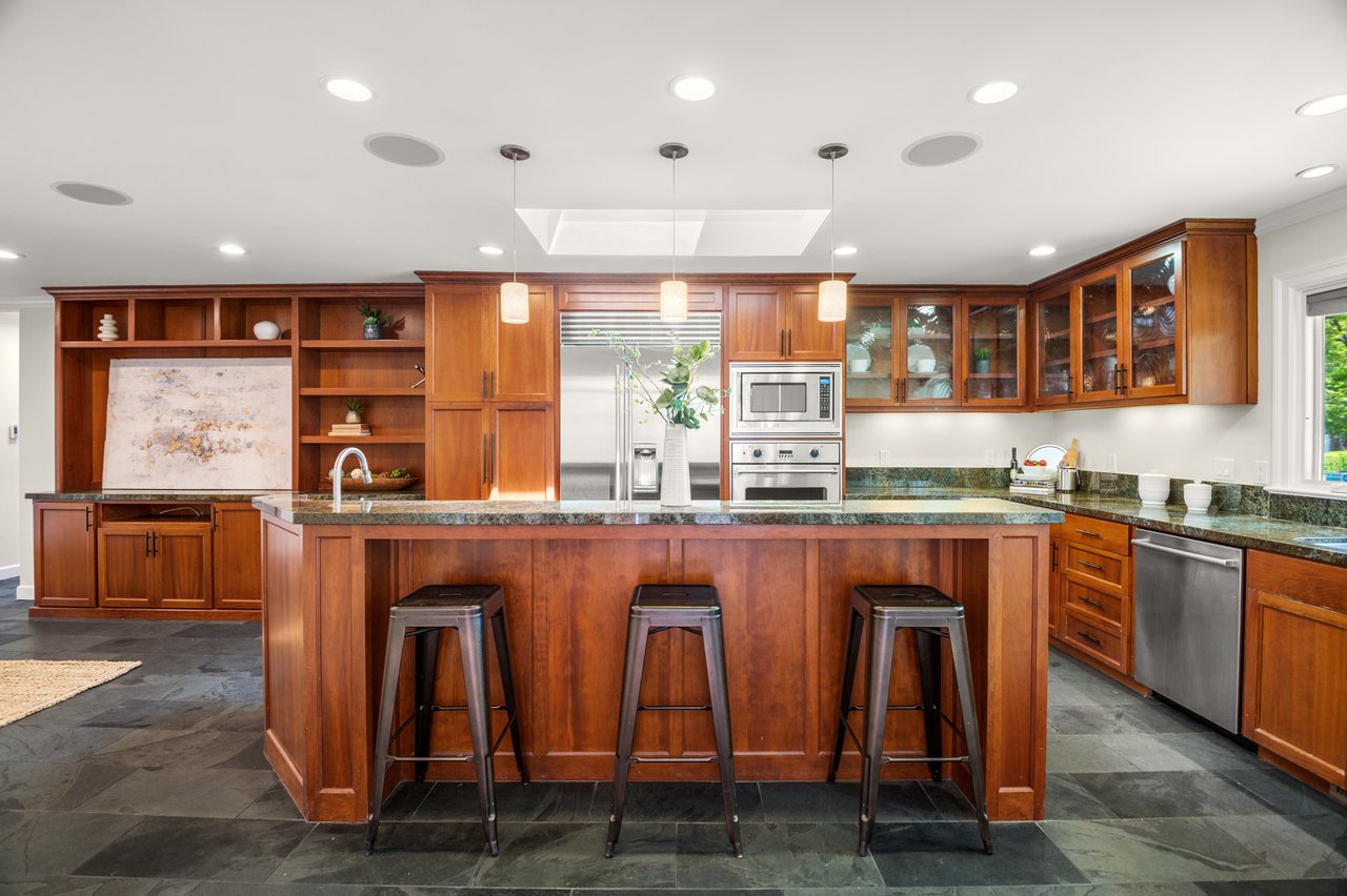137 Fairmead LN