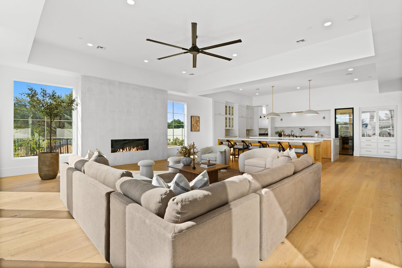 10809 North 82nd Place