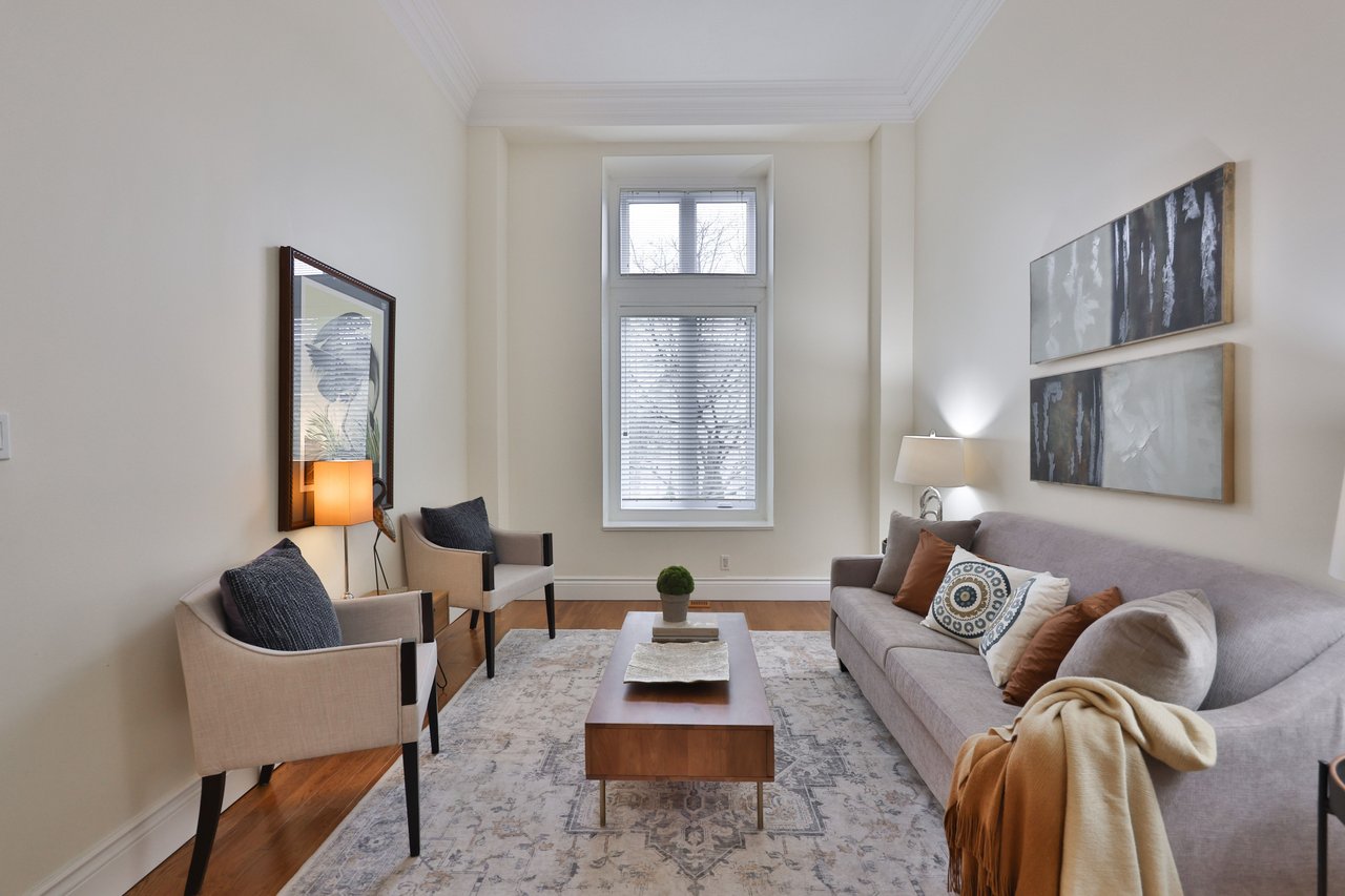 86 Forsythe Street, Oakville