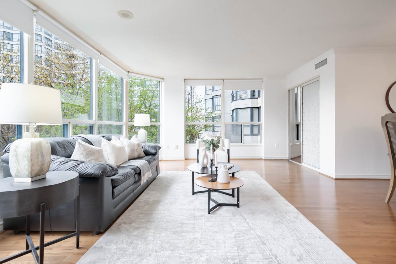 301-7300 Yonge Street 