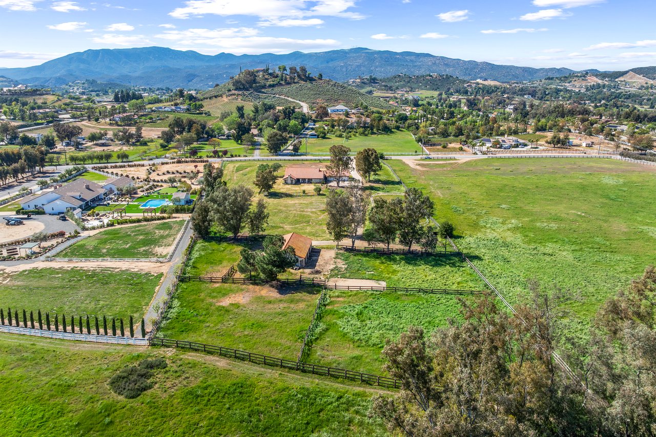 20425 Avenida Castilla