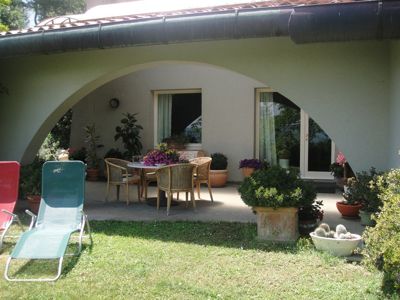Two Story Villa with Garden