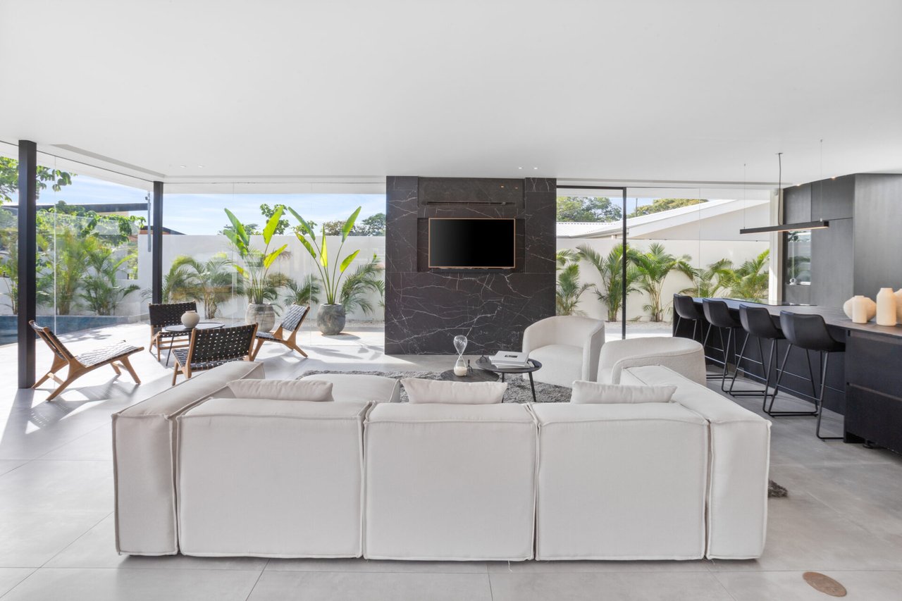 Villa Juba | Contemporary 4-Bedroom Villa with Mono Loco Beach Club Membership in Tamarindo