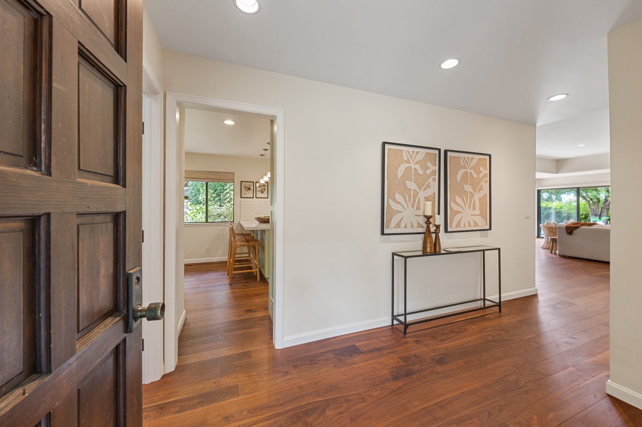 Inviting and Updated - Picturesque Grounds