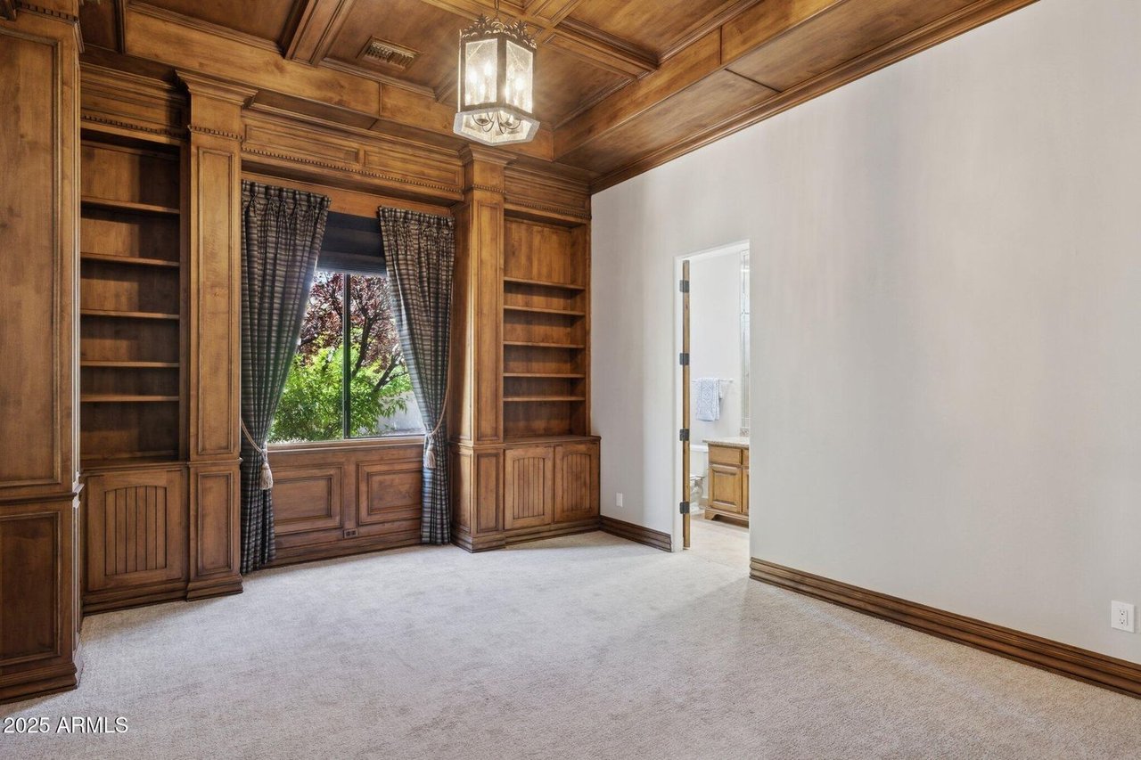 3731 E Halifax Cir 85205