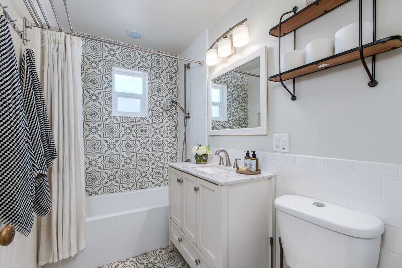 2438 E Indianola Ave.