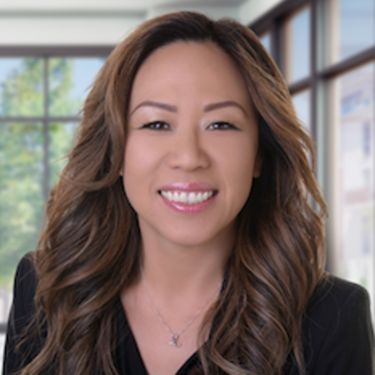 Aymi Lau Corona Del Mar, CA Real Estate Agent Headshot