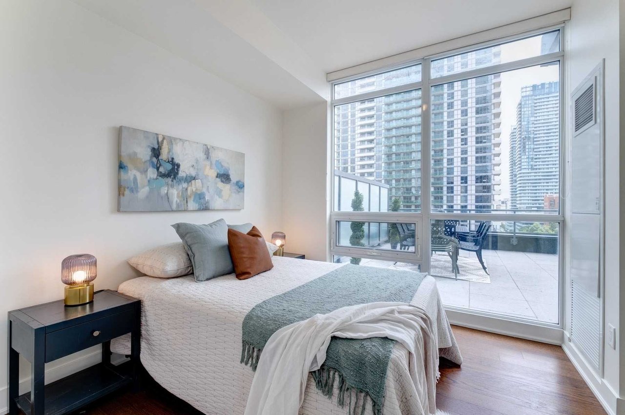 30 Roehampton Ave, Ste 709