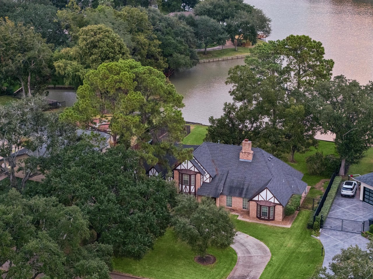 Private Listing: 411 Lombardy Dr