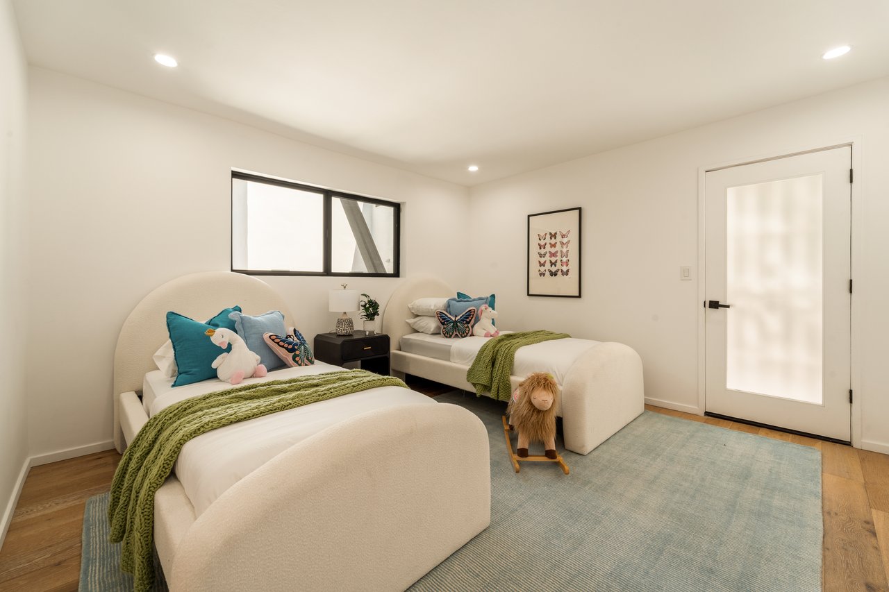 11587 Sunshine Ter, Studio City