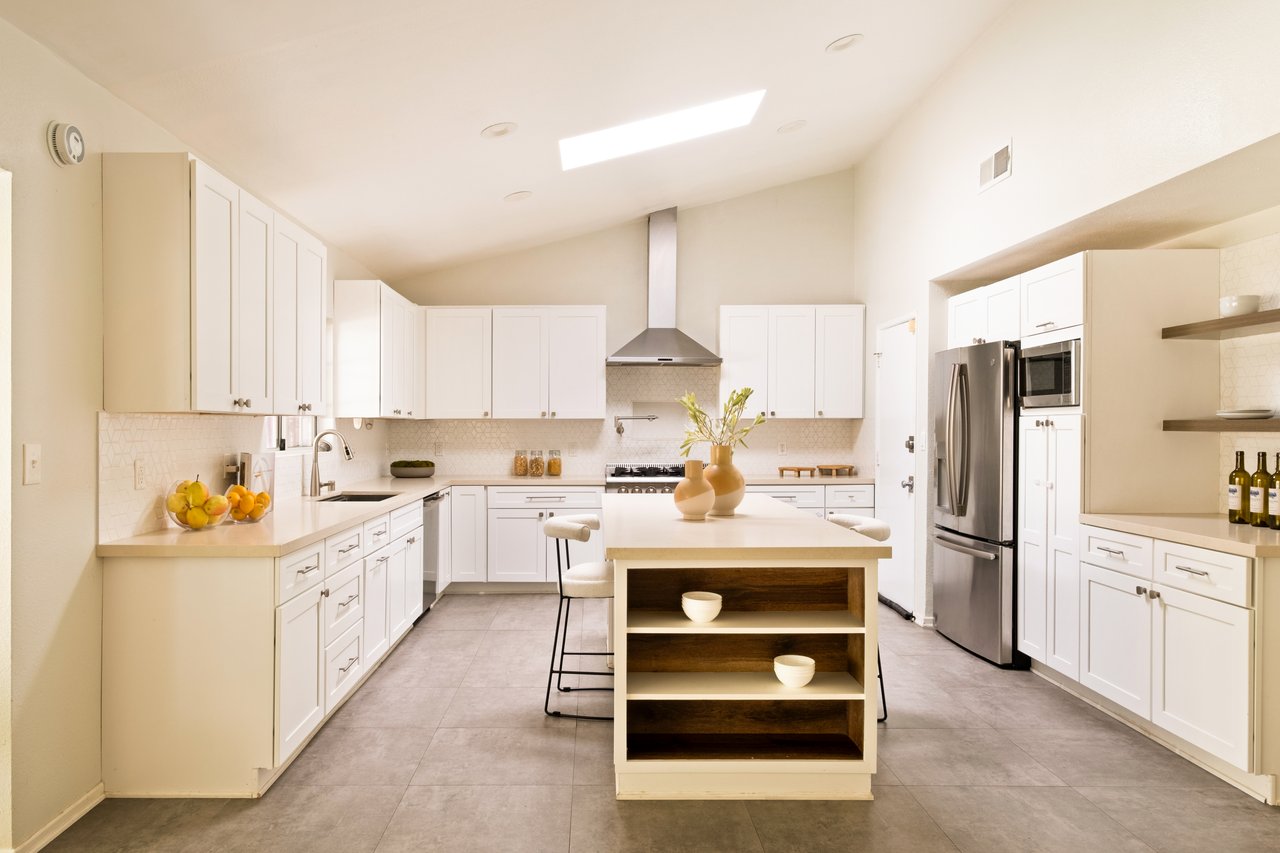 20607 Martha St, Woodland Hills