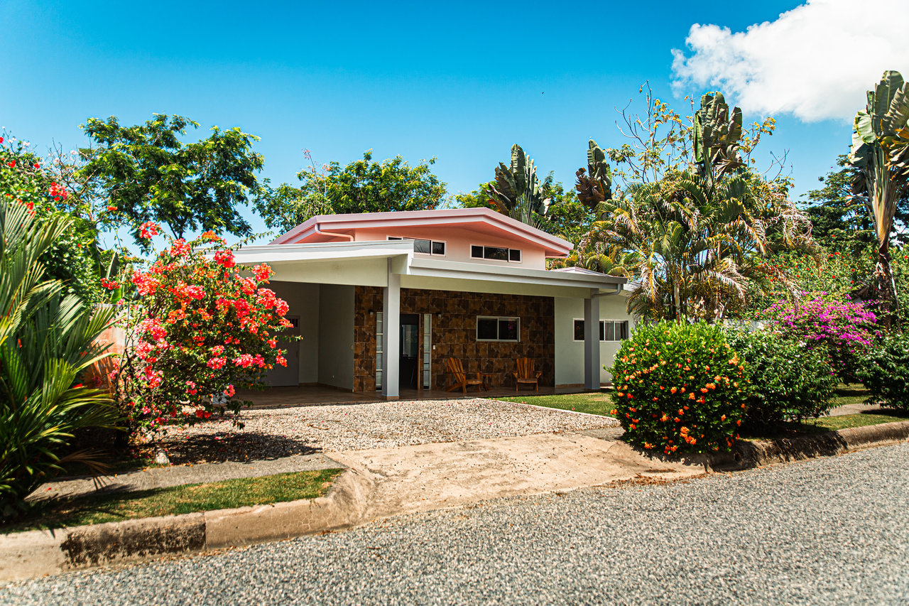 3 Bedroom Home Walking Distance to Playa Chaman – Villas del Sol, Bahía Ballena