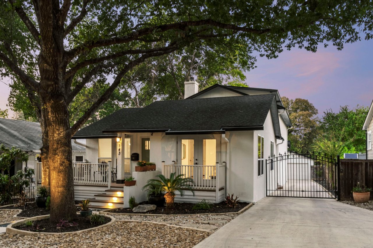 A Slice of Texas Charm in Alamo Heights