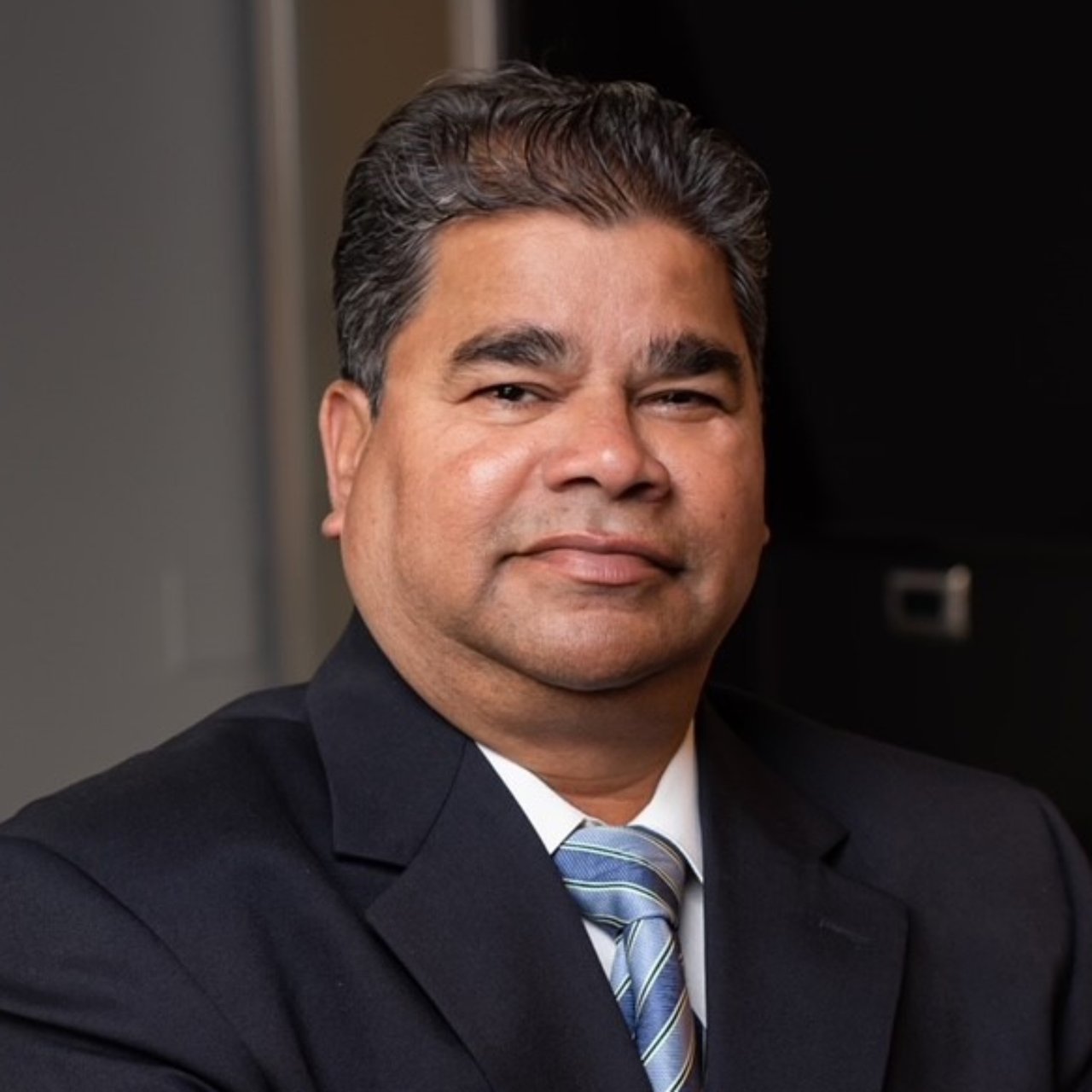 Vasant Shelke Lombard, IL Real Estate Agent Headshot