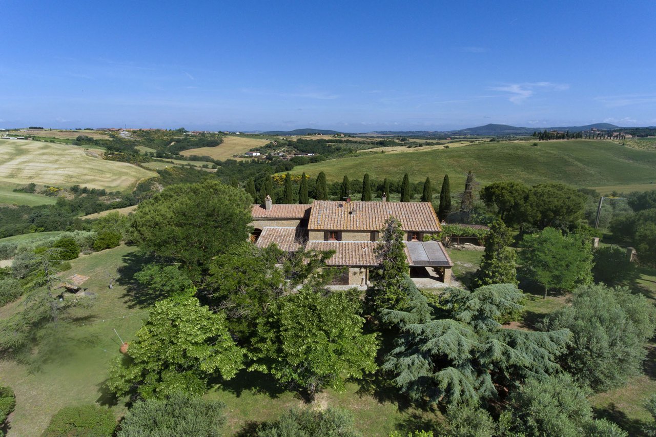 UNA FINESTRA SU PIENZA