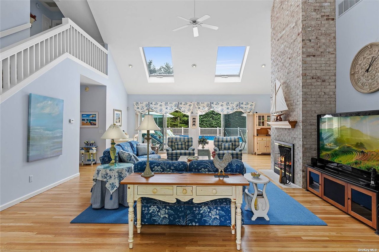 7 Plume Grass Way