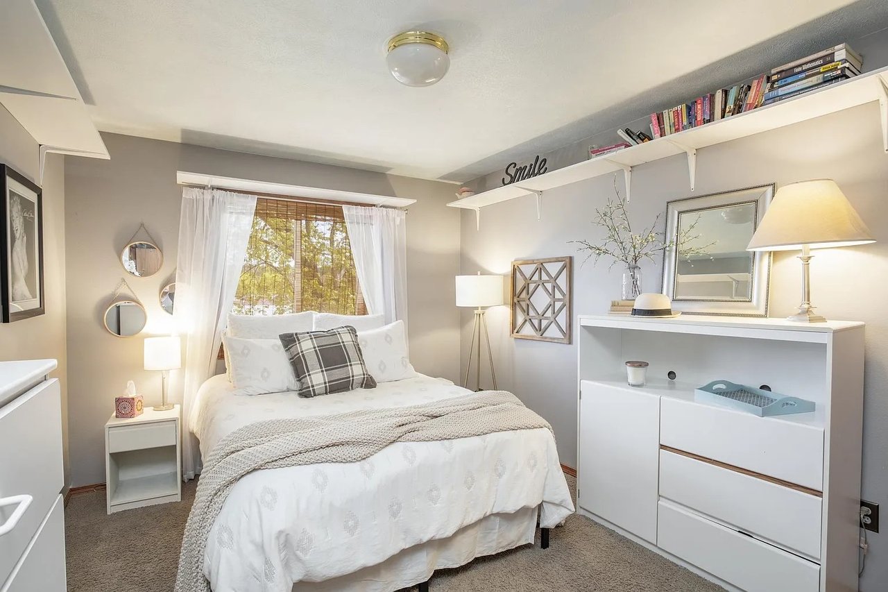 9706 N Ridgecrest Dr