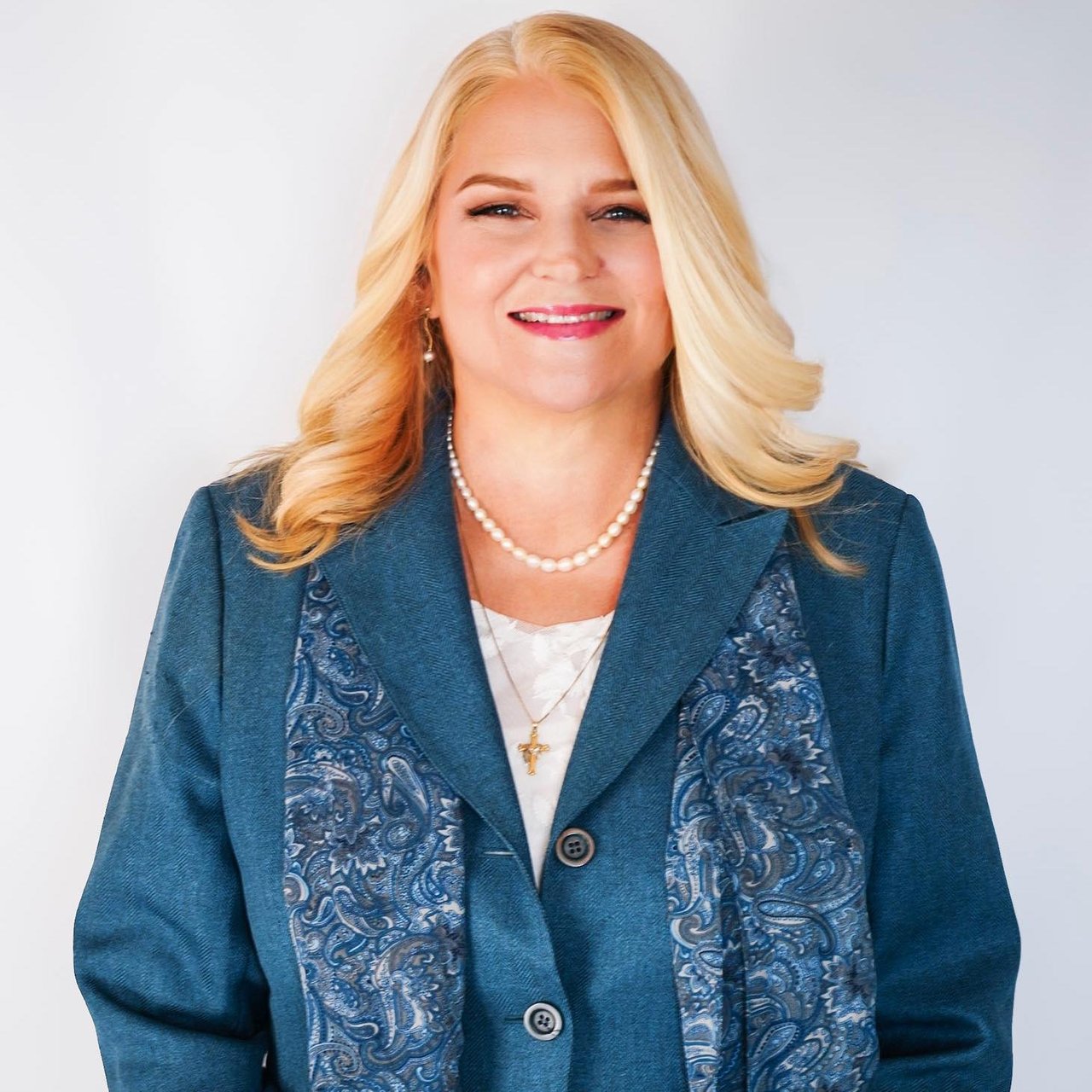 Dondra Shultz Tampa, FL Real Estate Agent Headshot