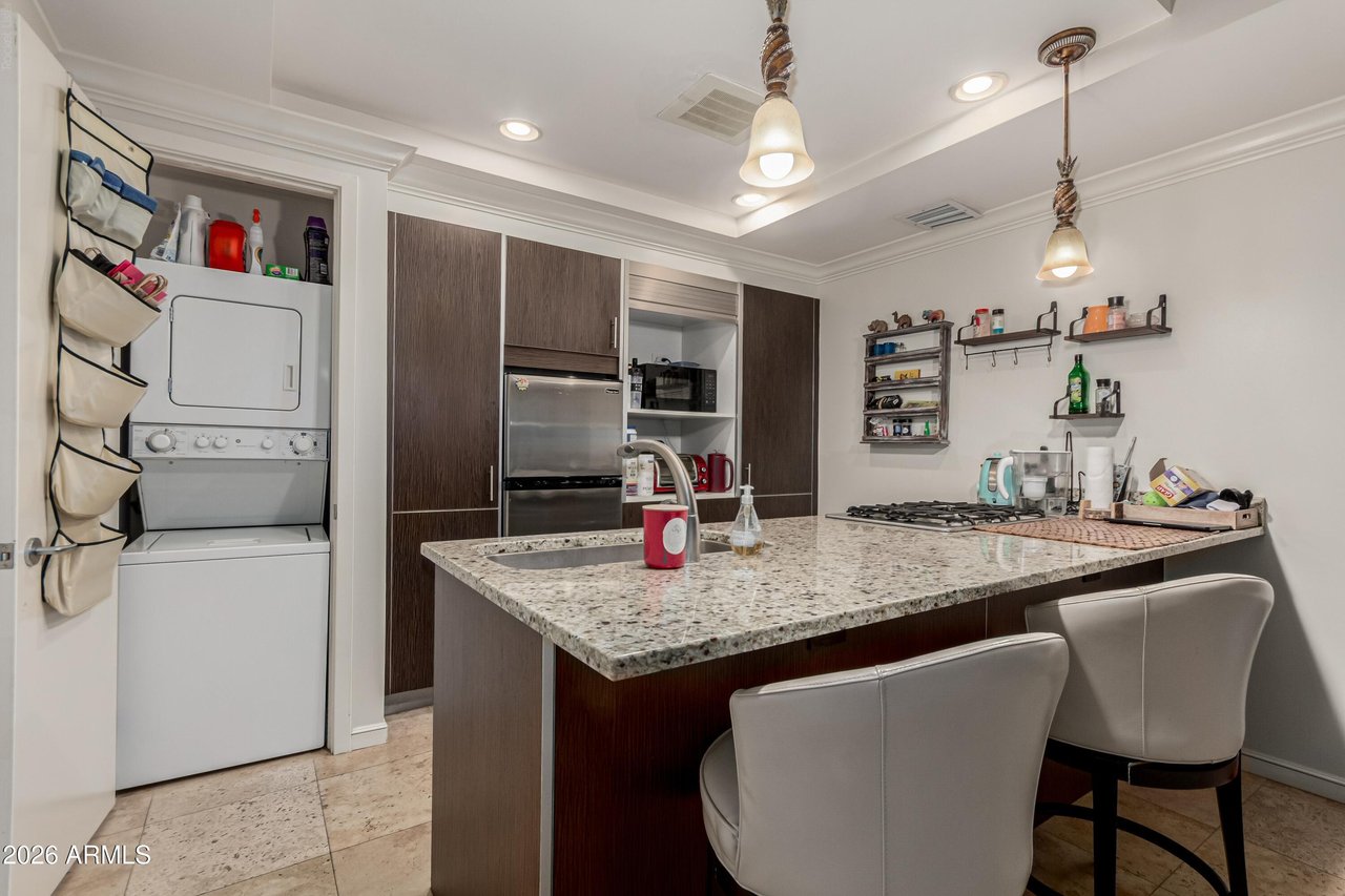 7137 E Rancho Vista Dr, #1008